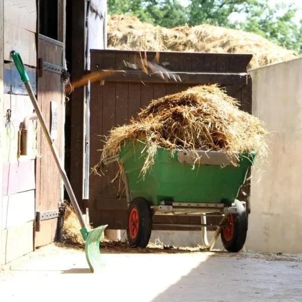 Carriola ribaltabile La Buvette 330 L per allevamento e manutenzione