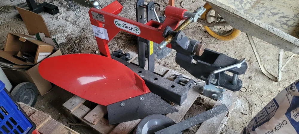 Aratro Geotech DP16 a versoio corto per trattore - immagine 3