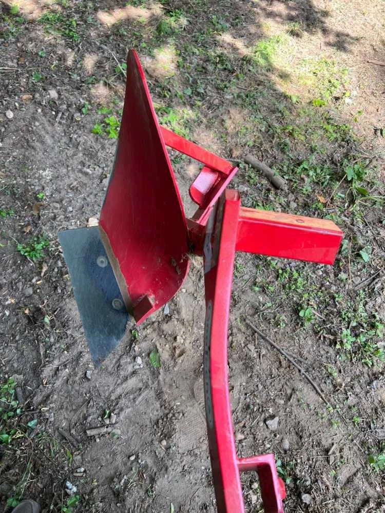 Aratro Geotech DP16 a versoio corto per trattore - immagine 4