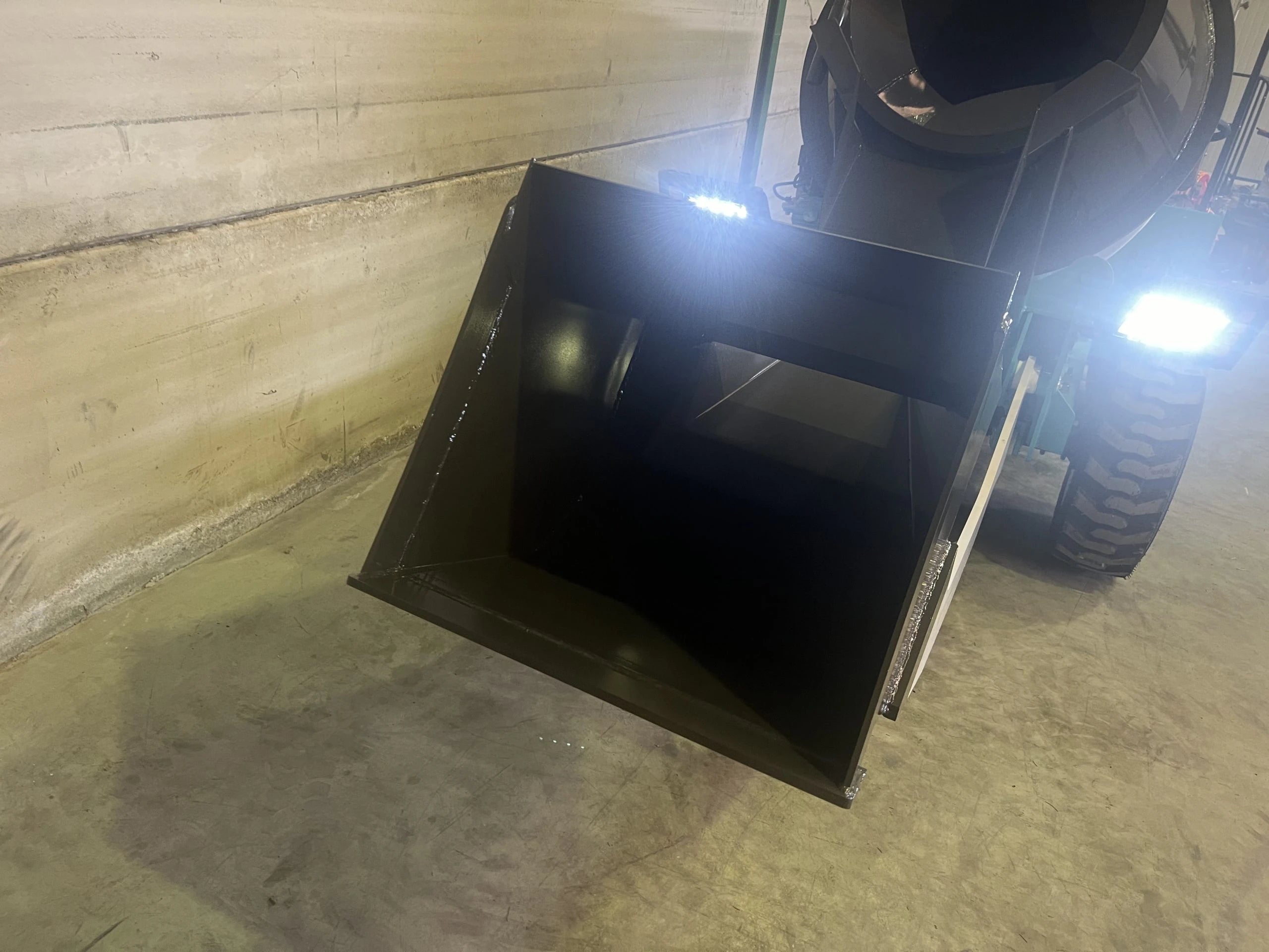 Mini betoniera autocaricante 500 L per cantieri compatti - immagine 19