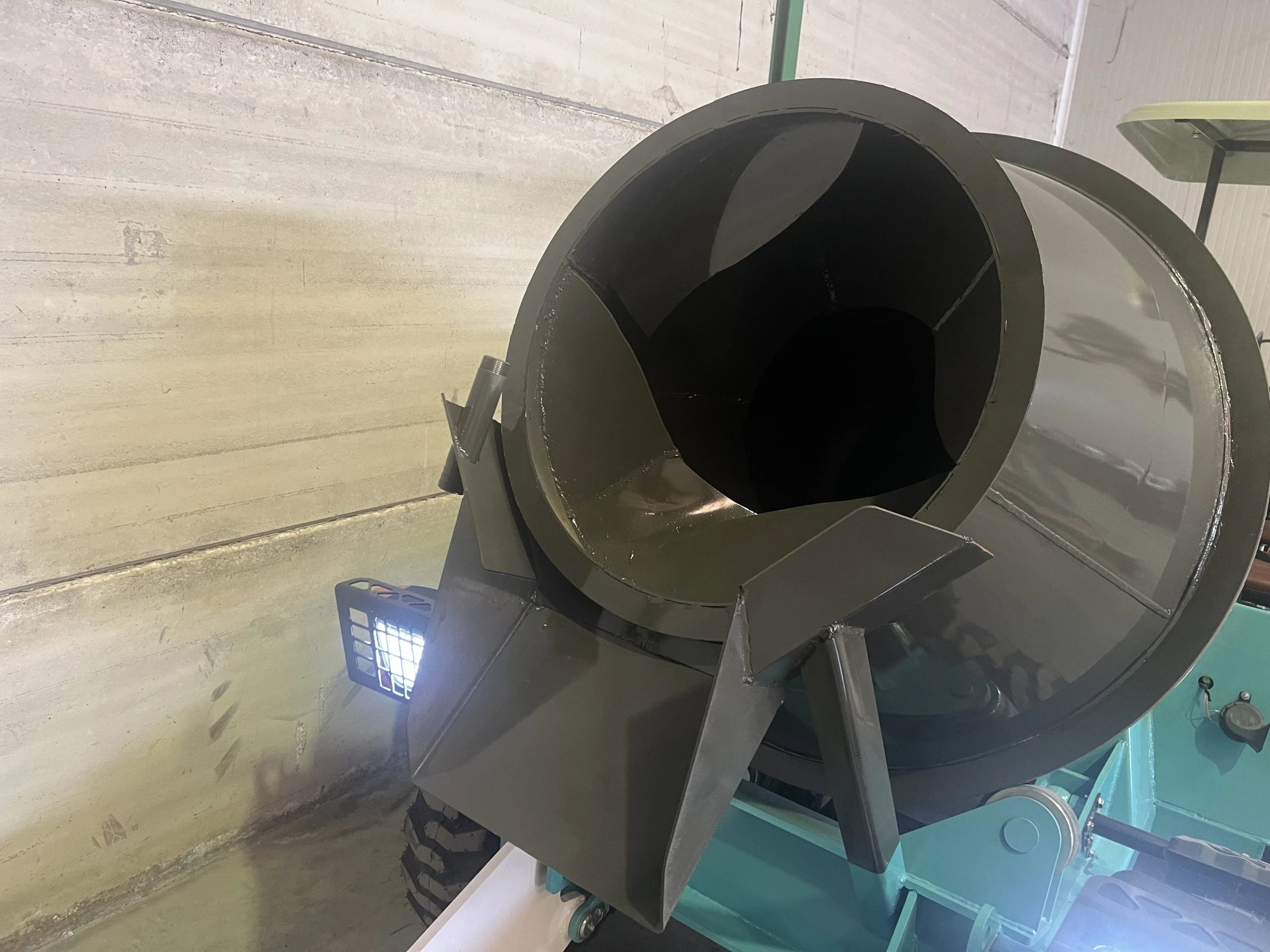 Mini betoniera autocaricante 500 L per cantieri compatti - immagine 20