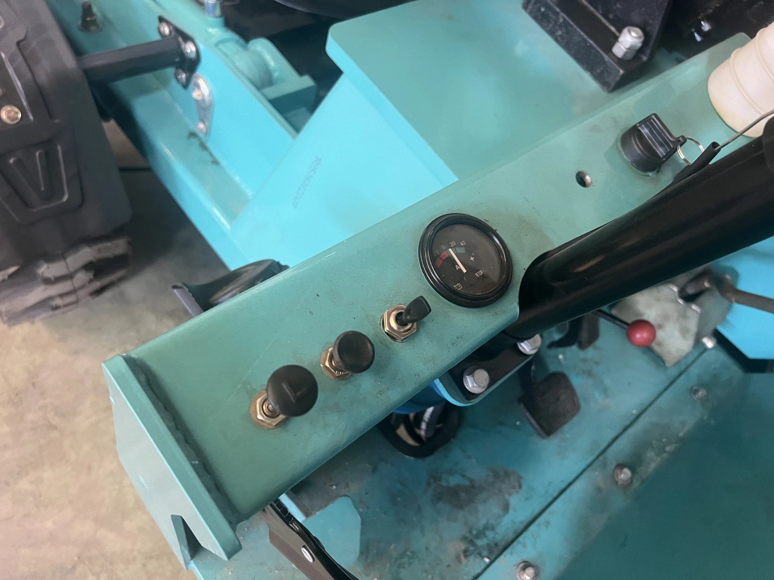 Mini betoniera autocaricante 500 L per cantieri compatti - immagine 7