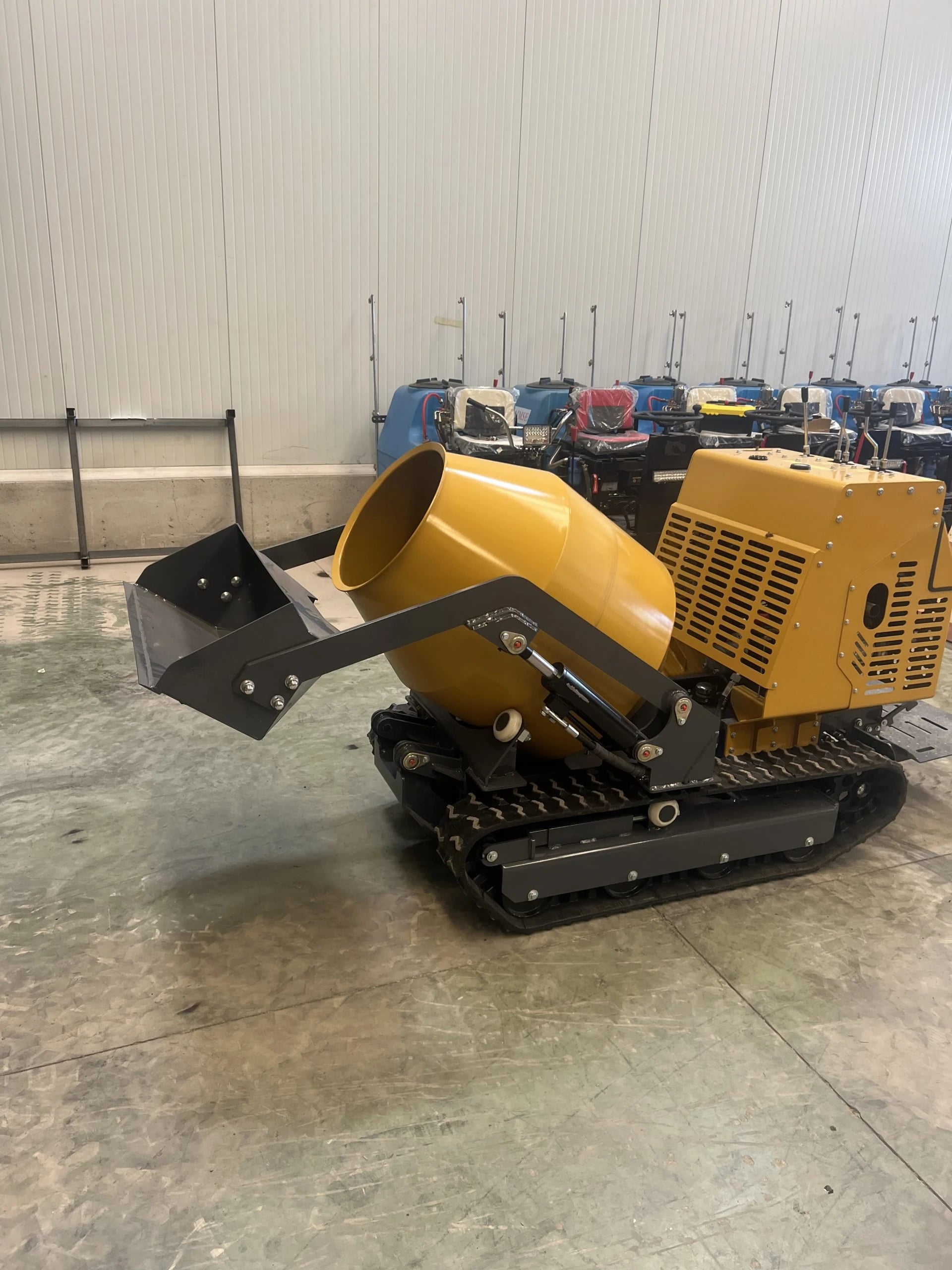 Mini betoniera cingolata 200 L per calcestruzzo in cantiere - immagine 10