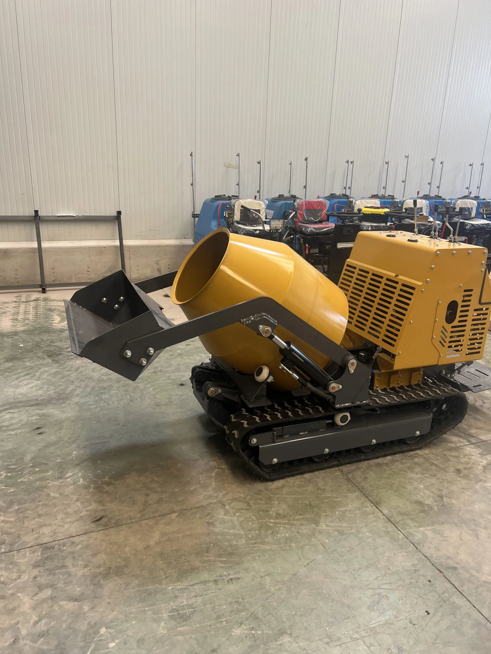 Mini betoniera cingolata 200 L per calcestruzzo in cantiere - immagine 10
