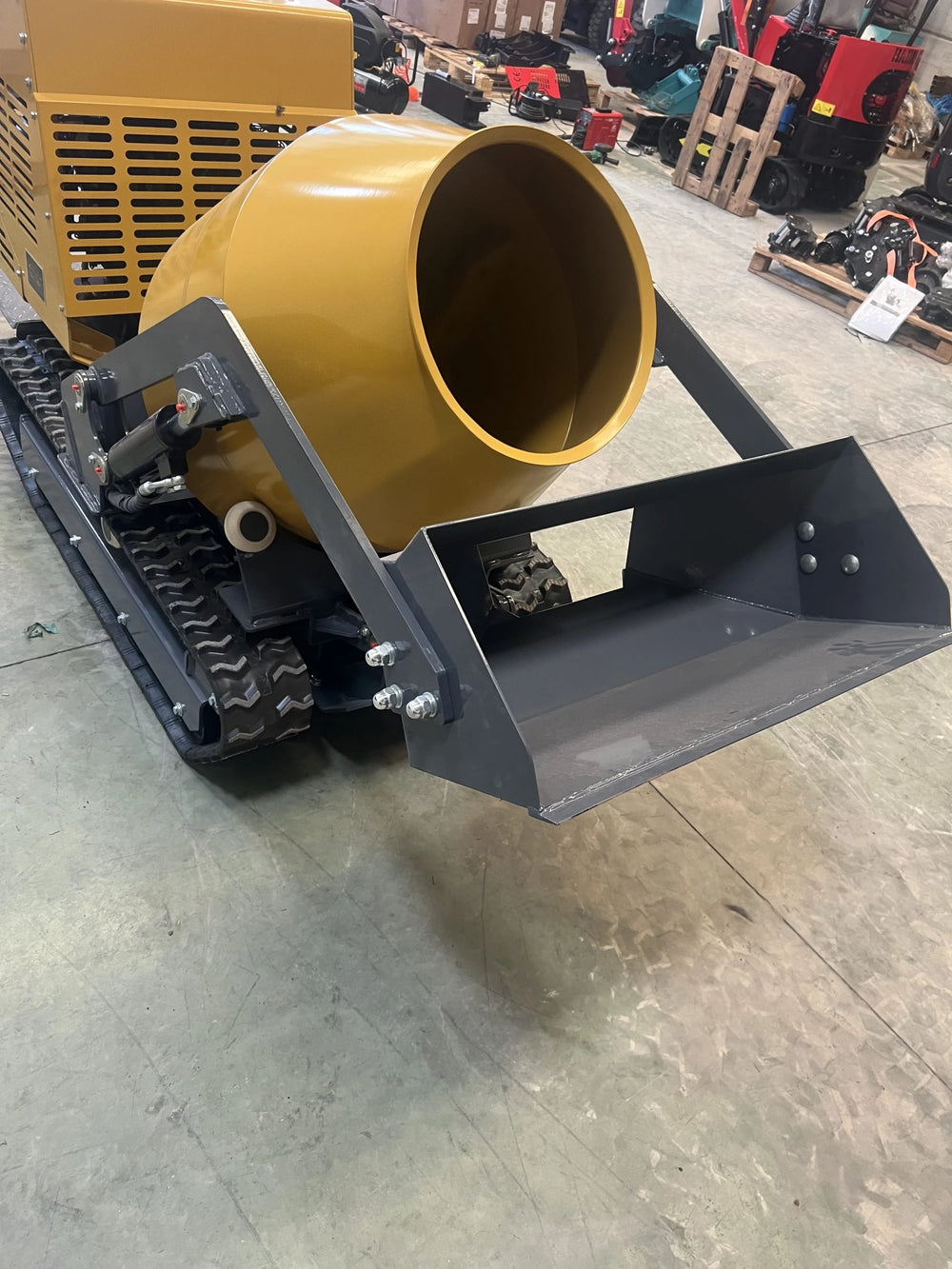 Mini betoniera cingolata 200 L per calcestruzzo in cantiere - immagine 12