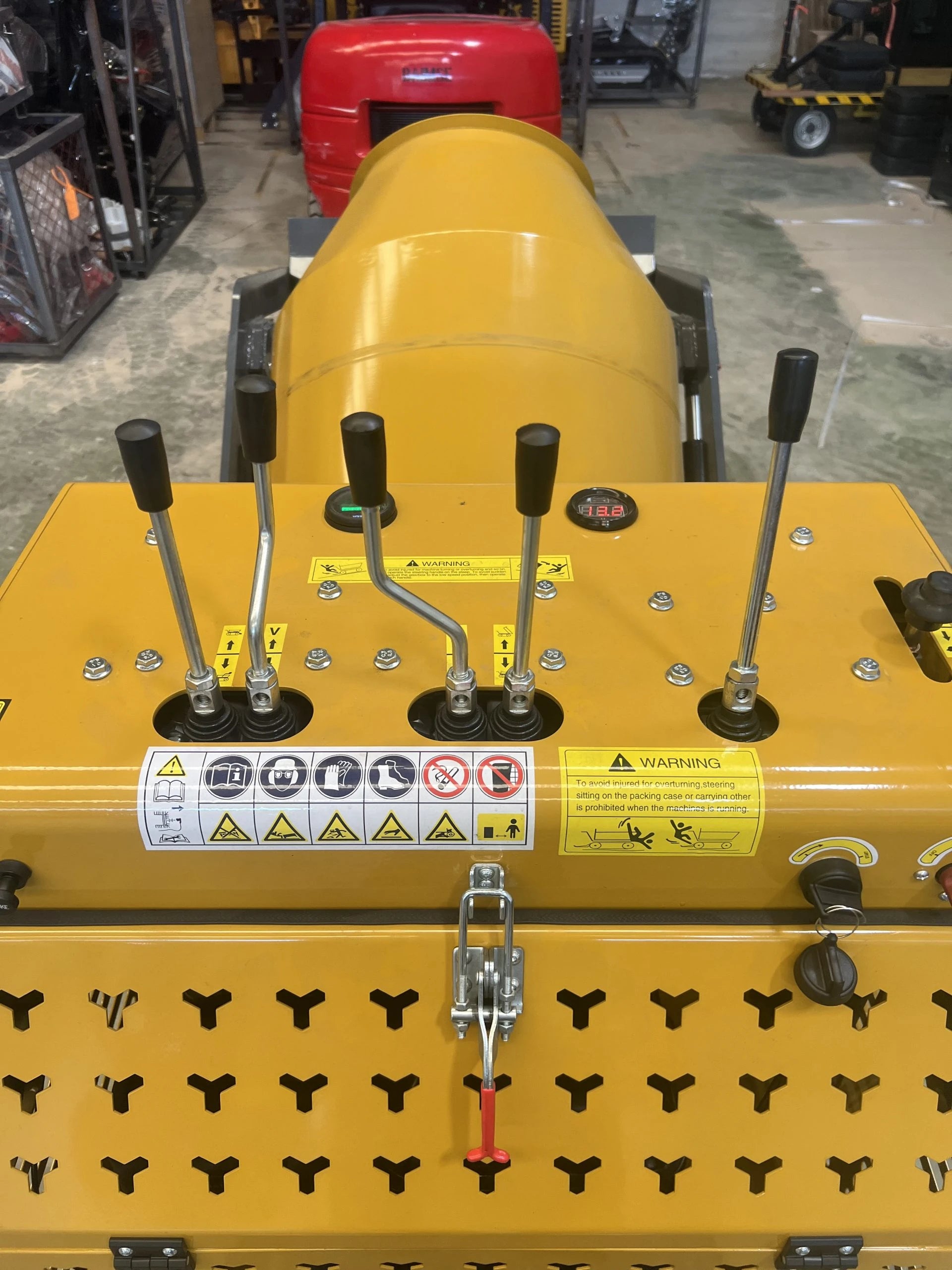 Mini betoniera cingolata 200 L per calcestruzzo in cantiere - immagine 15