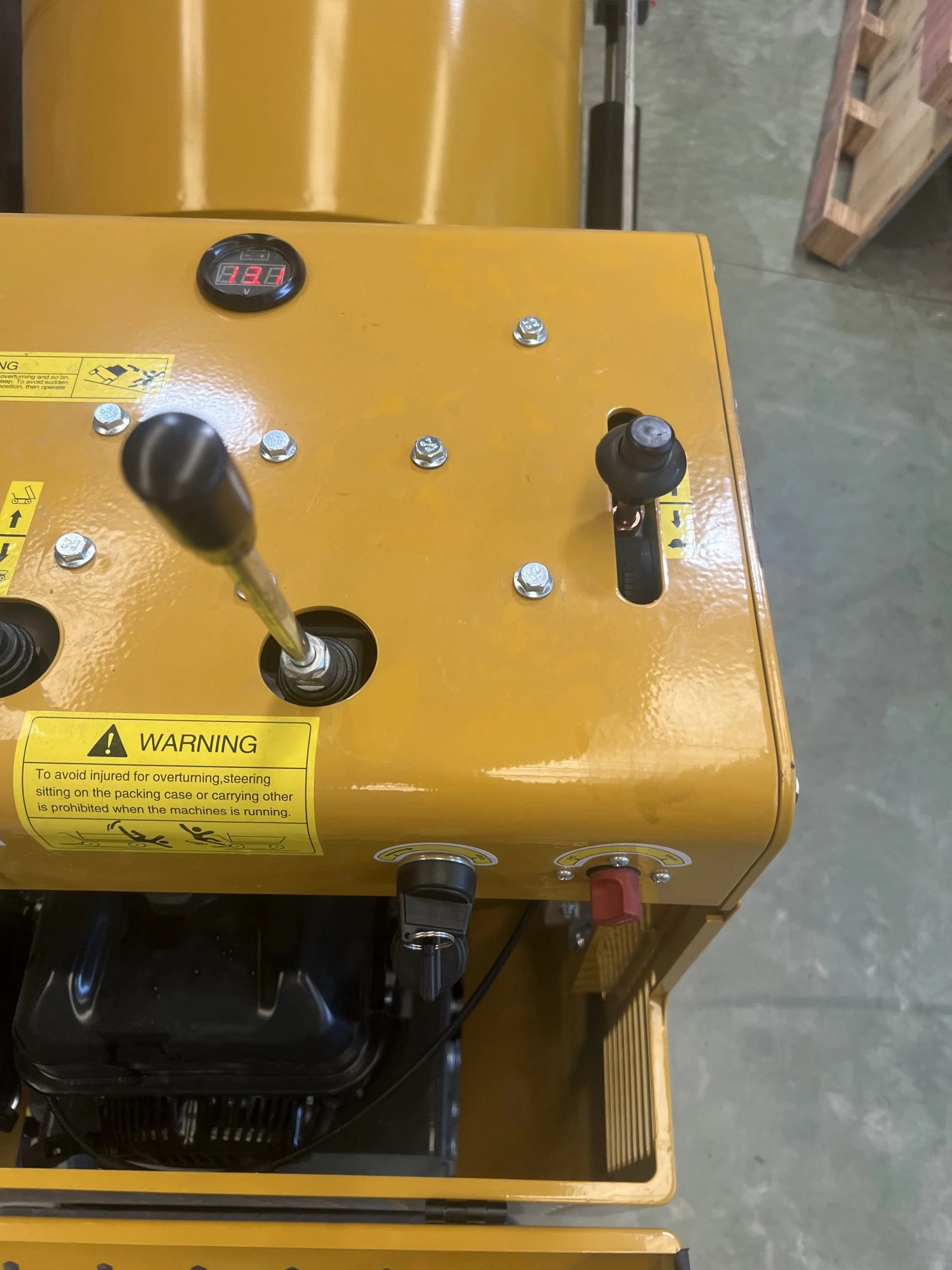 Mini betoniera cingolata 200 L per calcestruzzo in cantiere - immagine 6