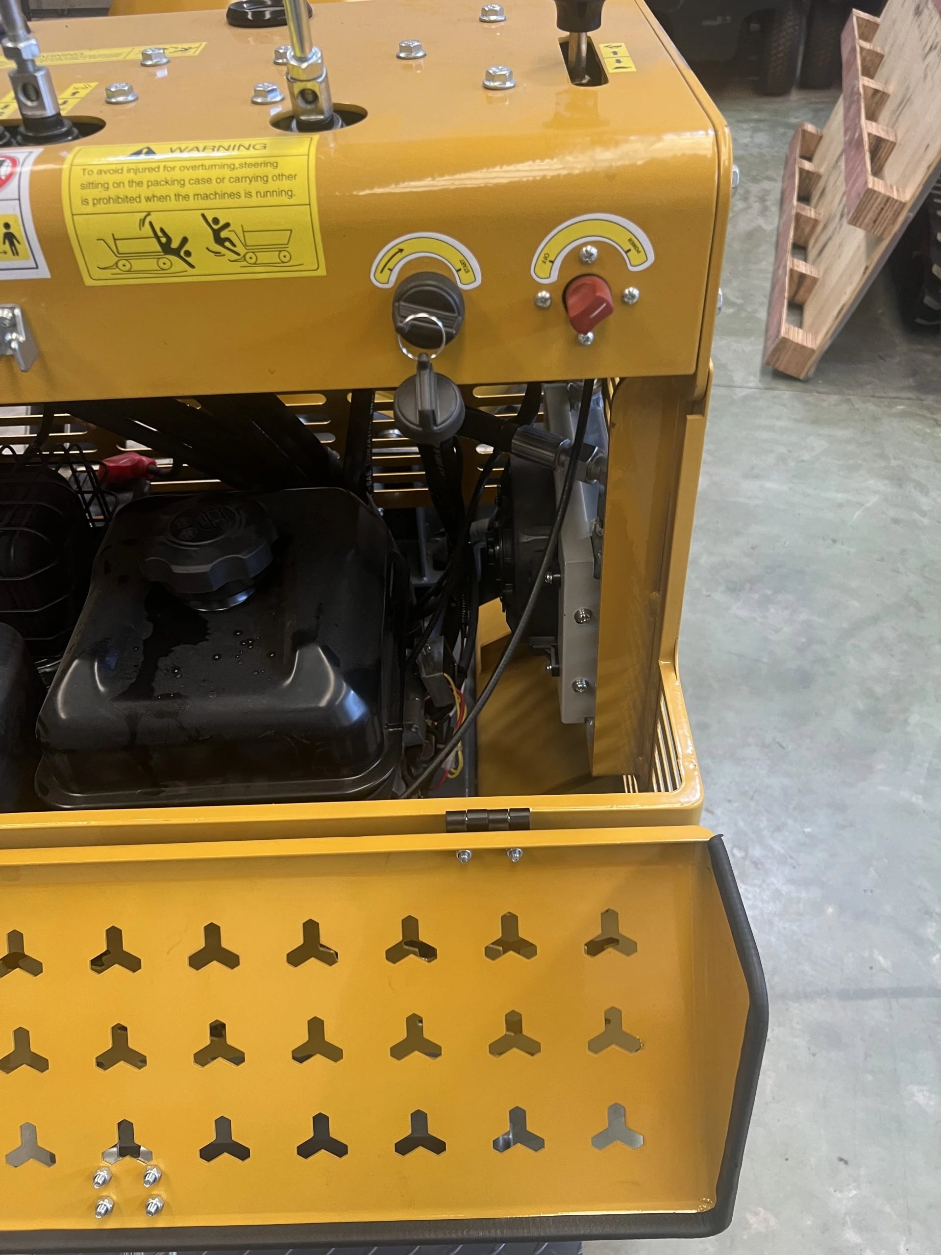 Mini betoniera cingolata 200 L per calcestruzzo in cantiere - immagine 7