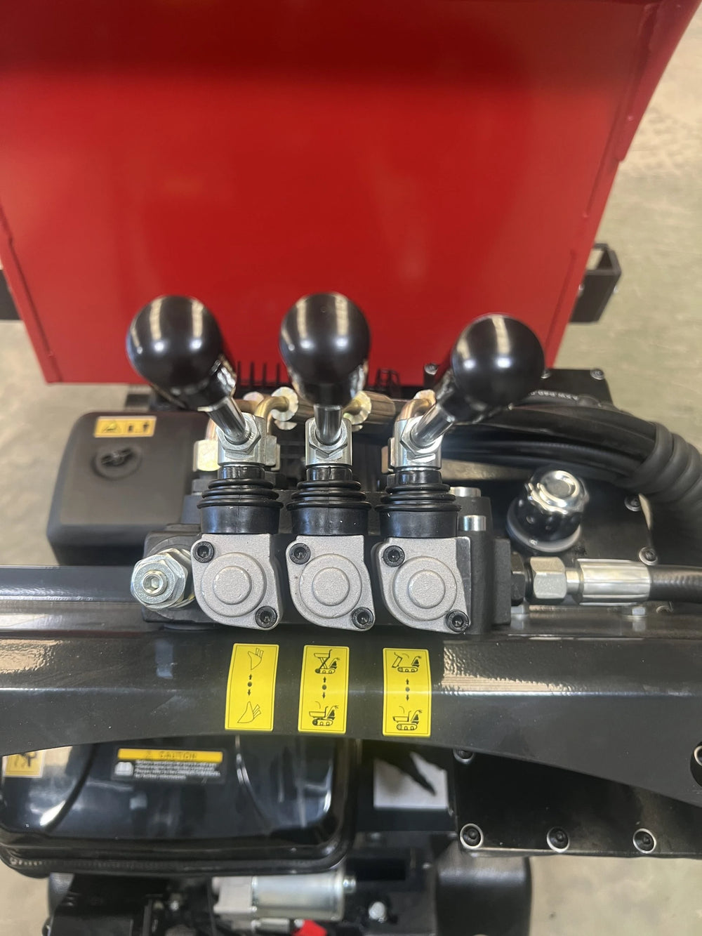 Mini dumper autocaricante 500 kg per trasporto materiali - immagine 9