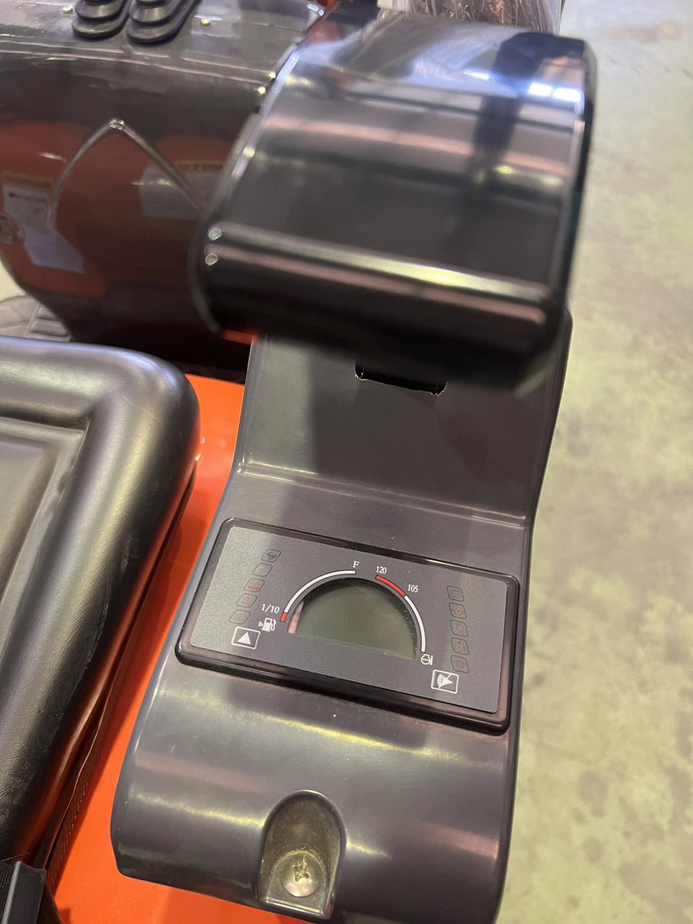 Mini escavatore Kubota 1200 kg con cingoli retrattili 74 cm - immagine 10