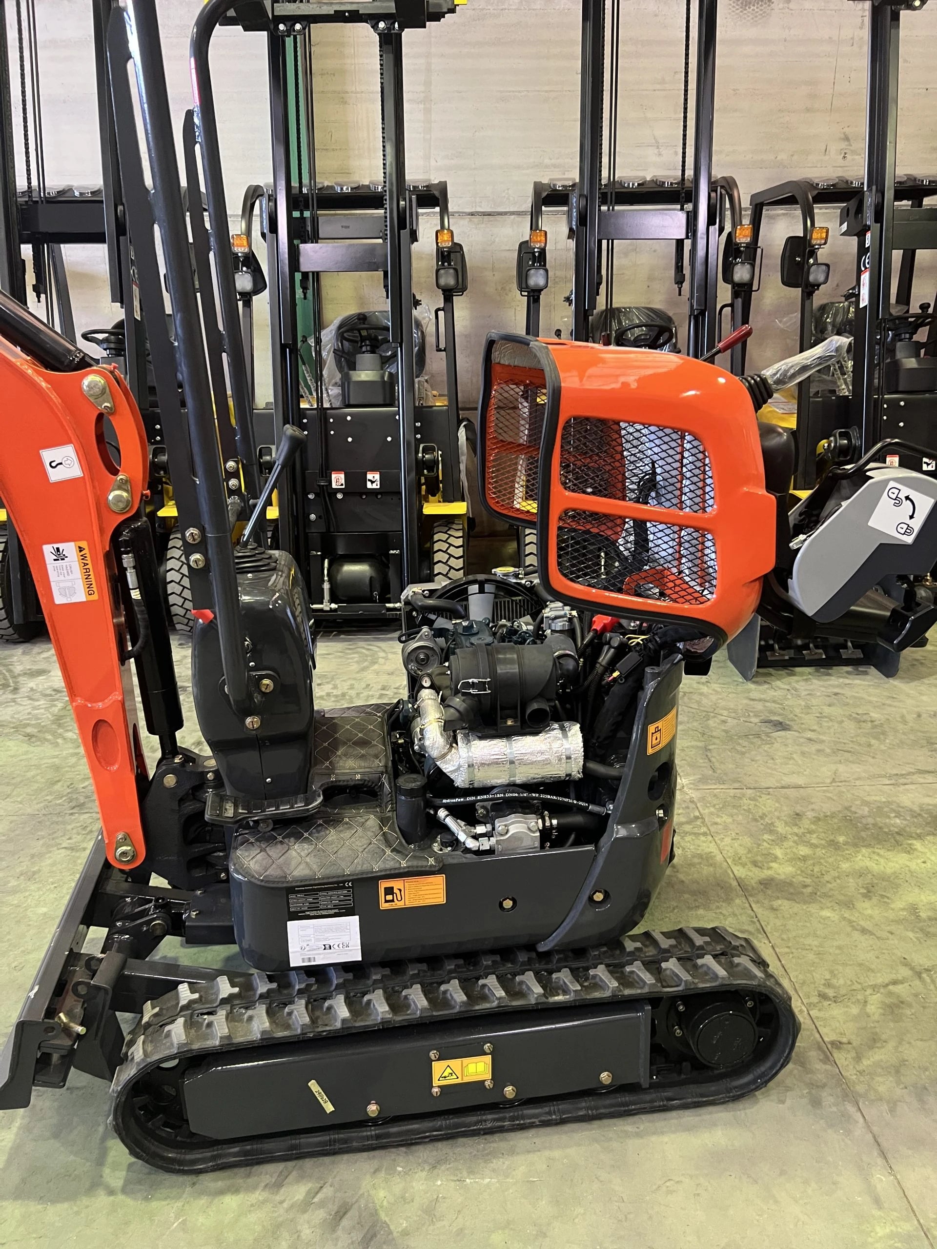 Mini escavatore Kubota 1200 kg con cingoli retrattili 74 cm - immagine 2
