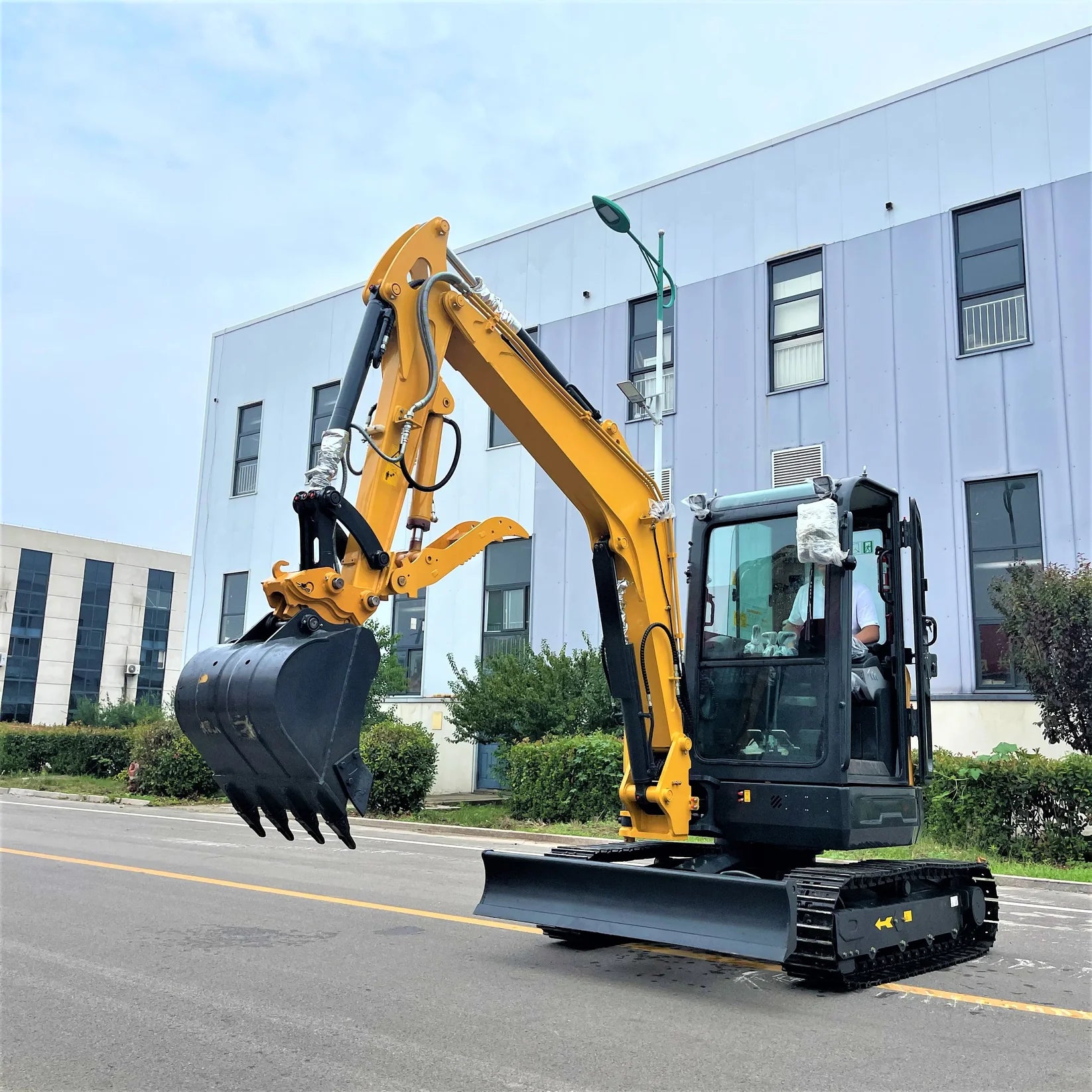 Mini escavatore Kubota 3,5 t per cantieri professionali - immagine 4