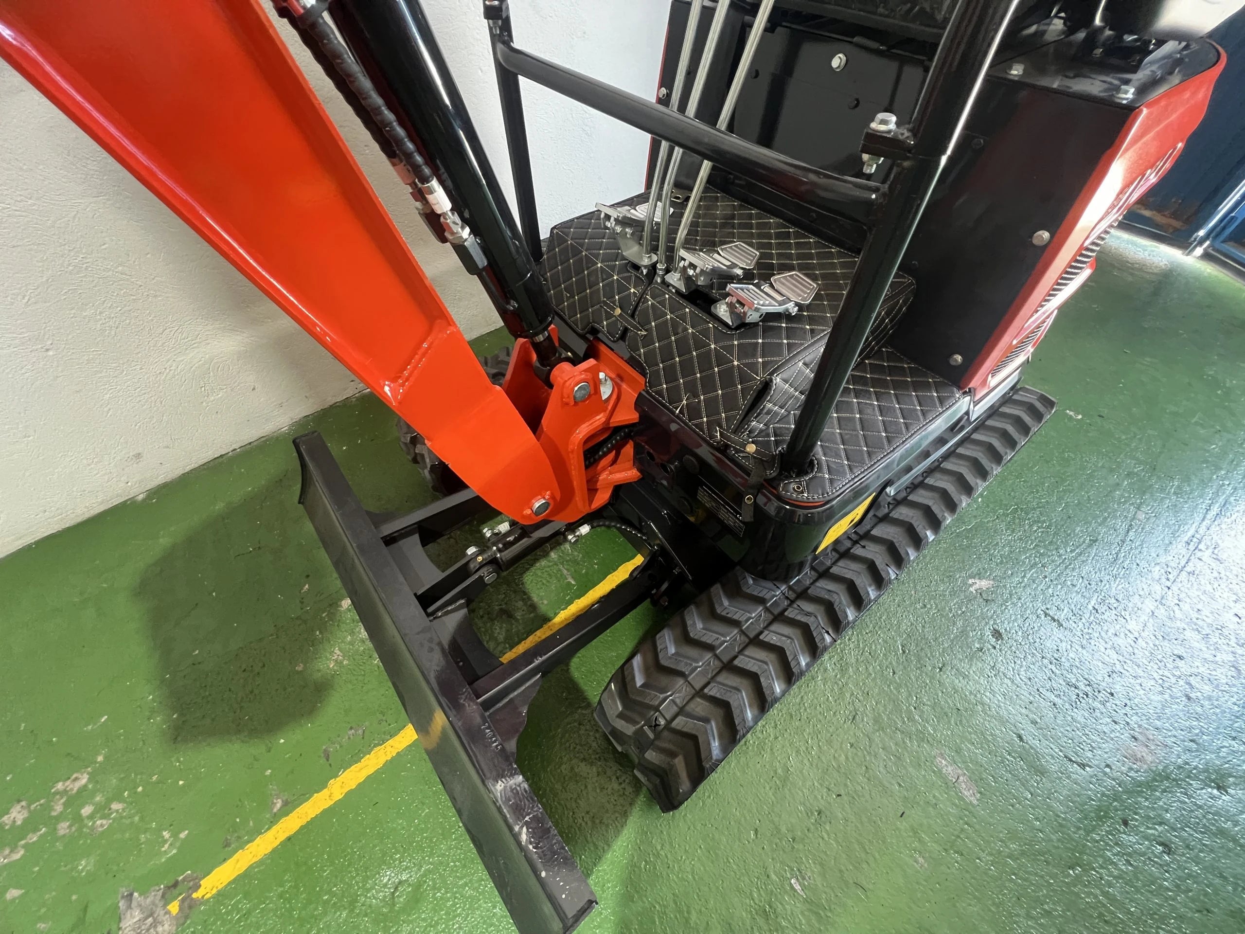 Mini escavatore rotativo Baimse 1800 kg con motore Kubota - immagine 12