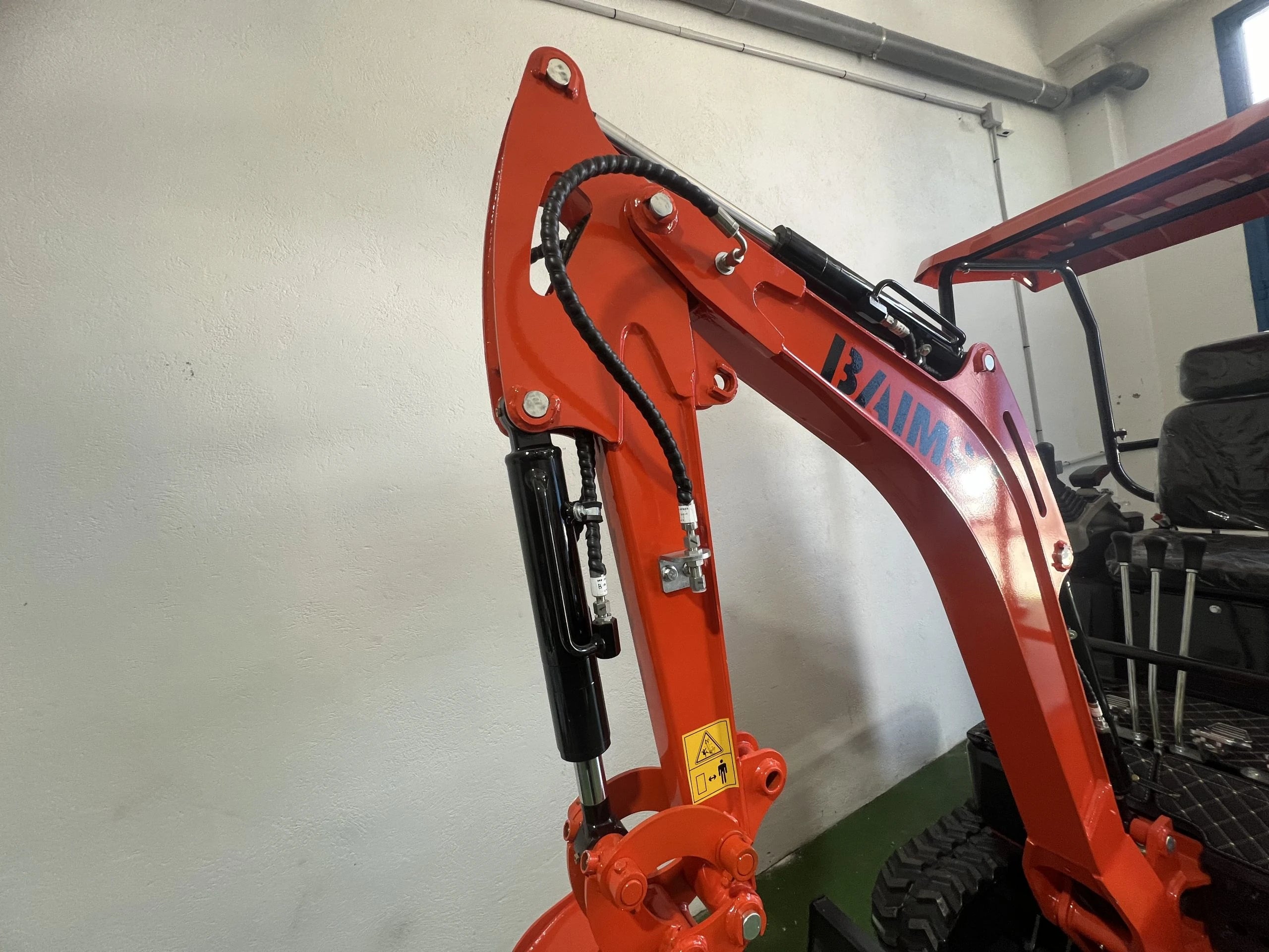 Mini escavatore rotativo Baimse 1800 kg con motore Kubota - immagine 9