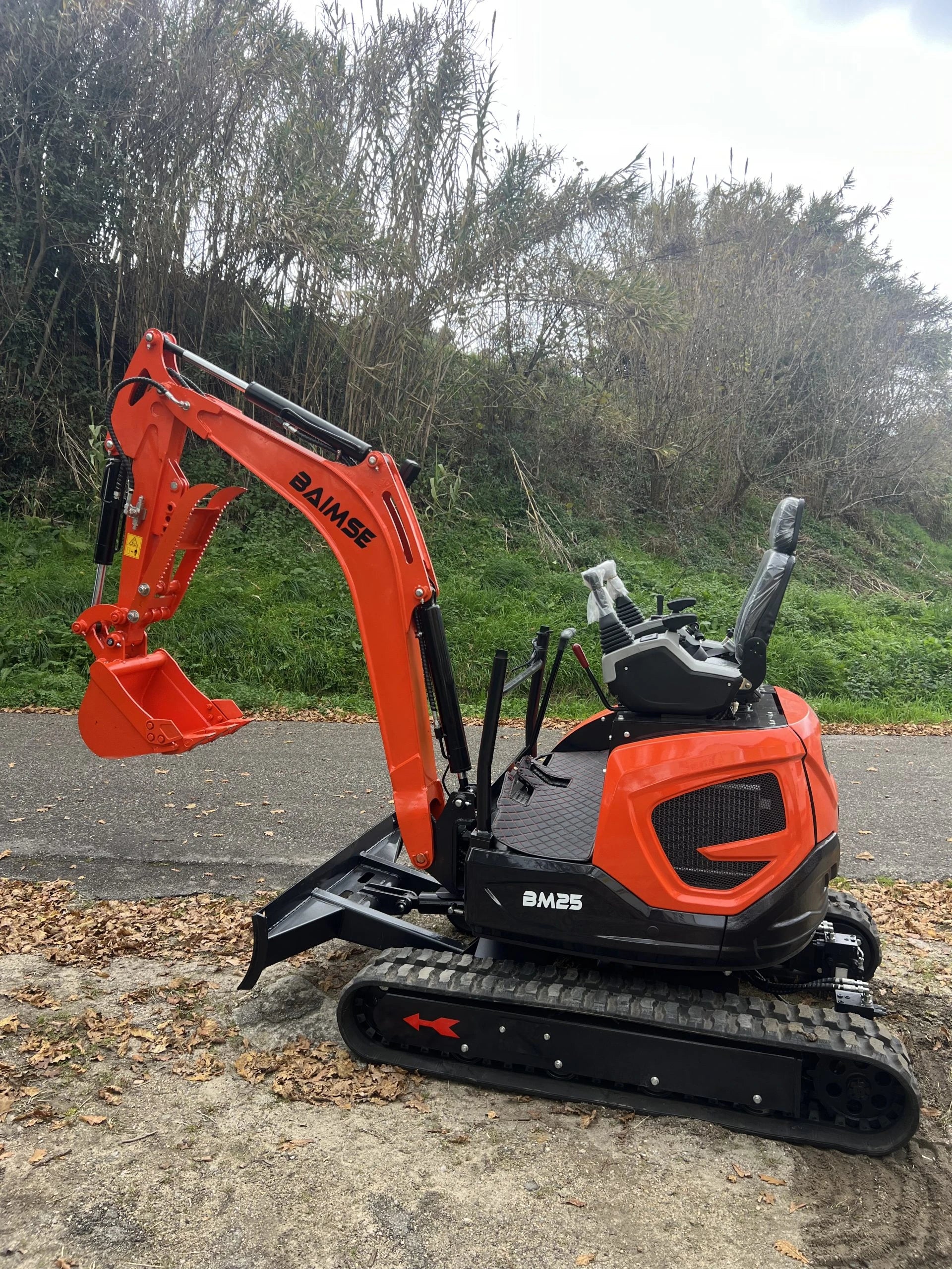 Mini escavatore rotativo Baimse 2500 kg Kubota D1105 - immagine 2