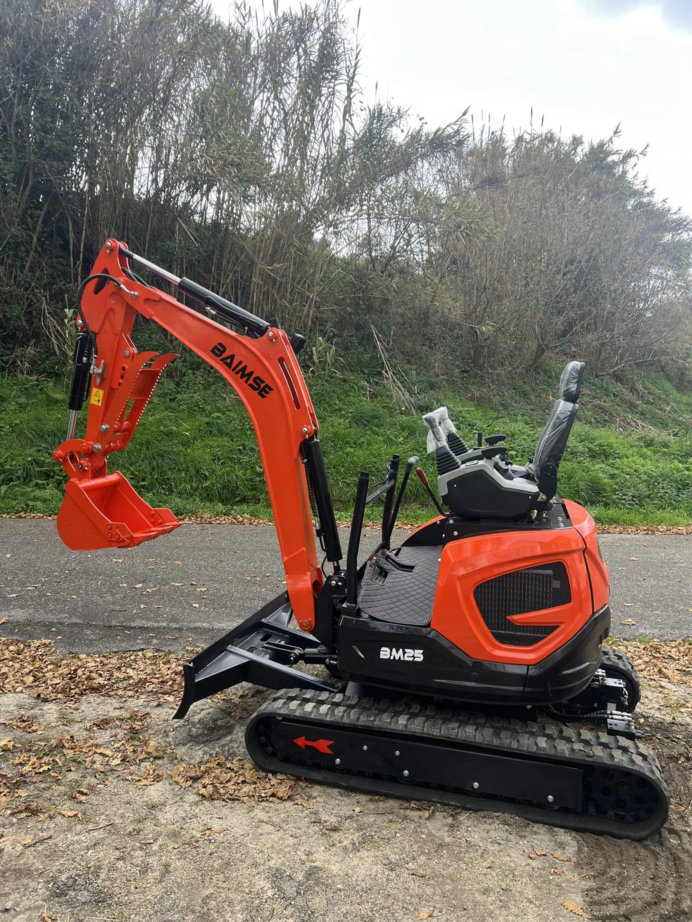 Mini escavatore rotativo Baimse 2500 kg Kubota D1105 - immagine 2