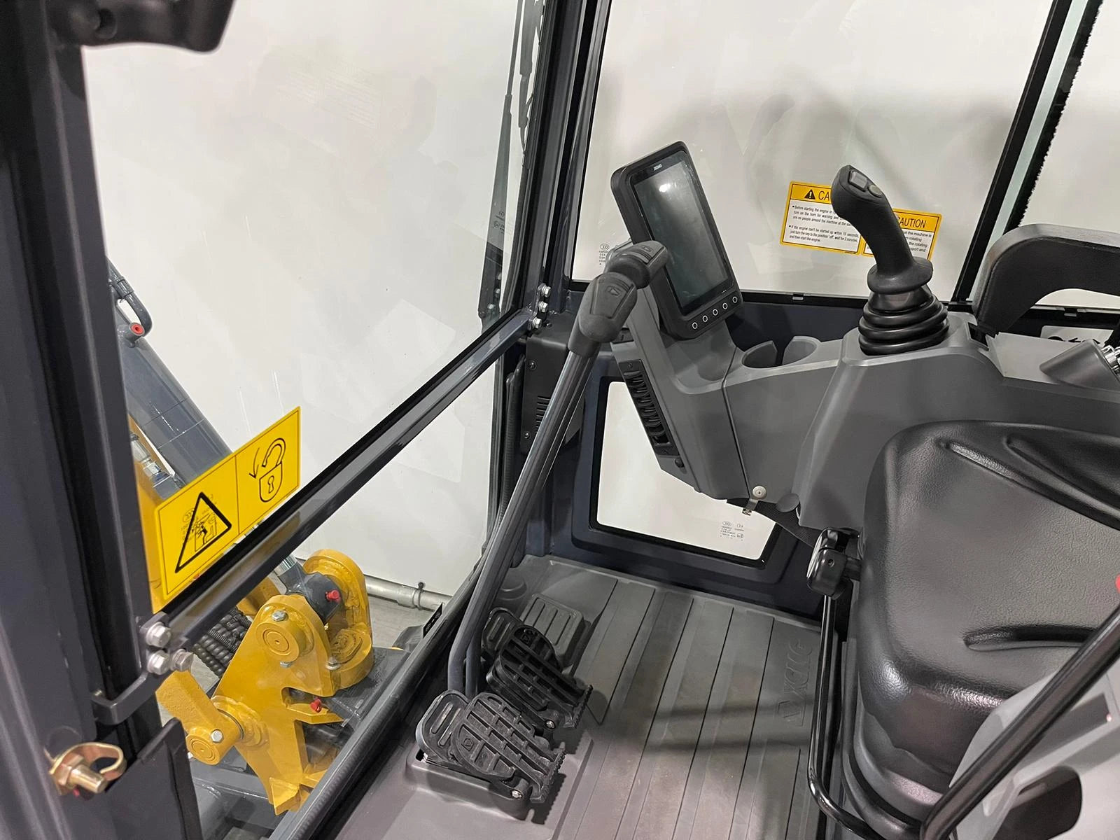 Mini escavatore XCMG XE20E-C compatto professionale - immagine 16
