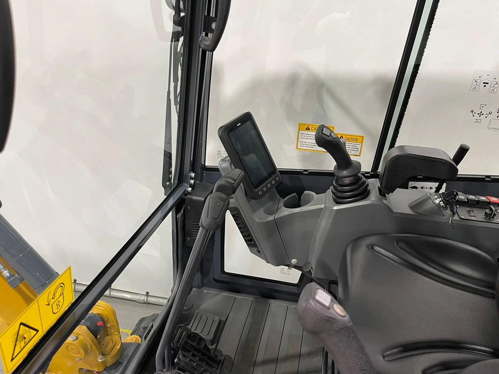 Mini escavatore XCMG XE20E-C compatto professionale - immagine 6