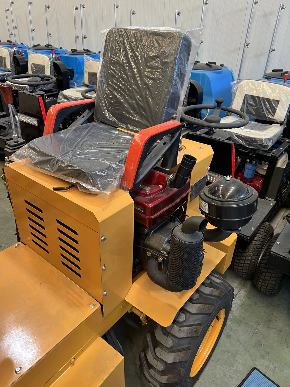 Mini pala articolata 750 kg per cantieri e aziende agricole - immagine 11