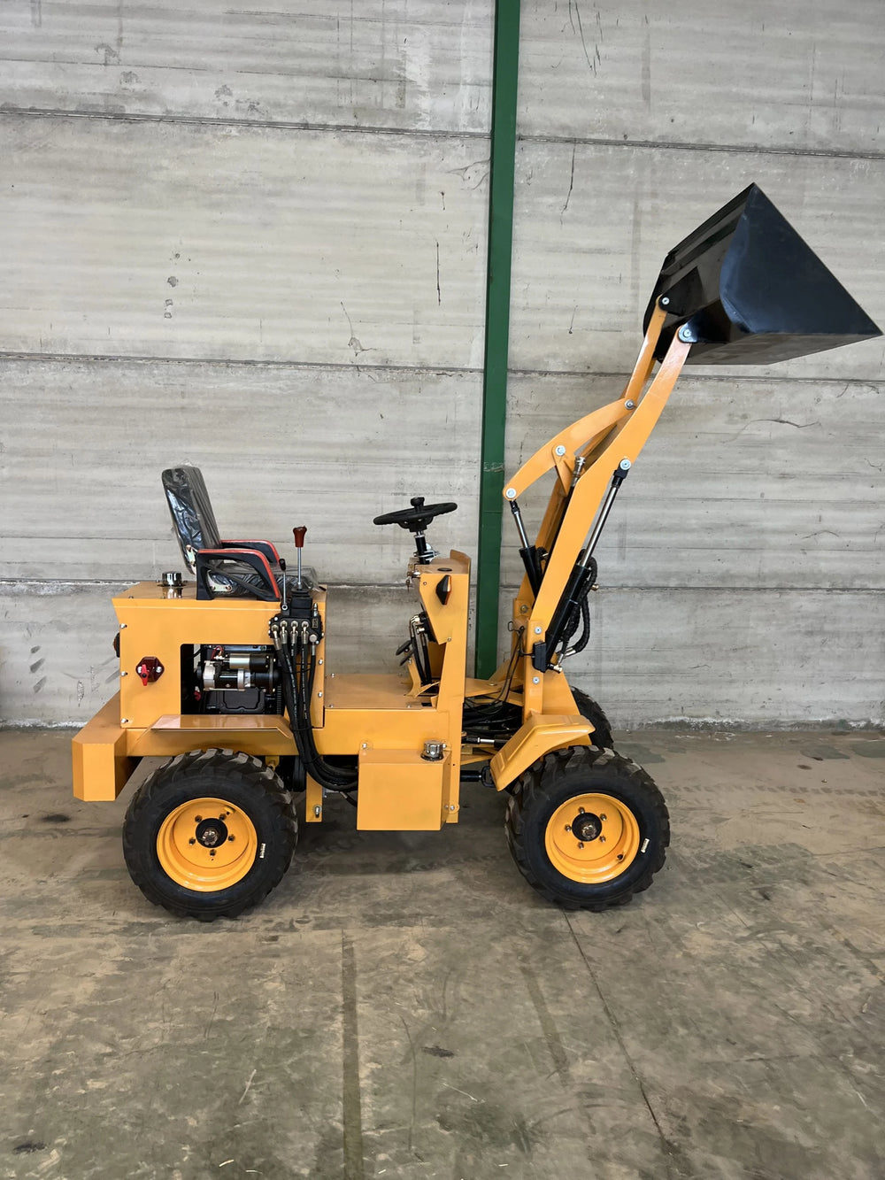Mini pala articolata 750 kg per cantieri e aziende agricole - immagine 20