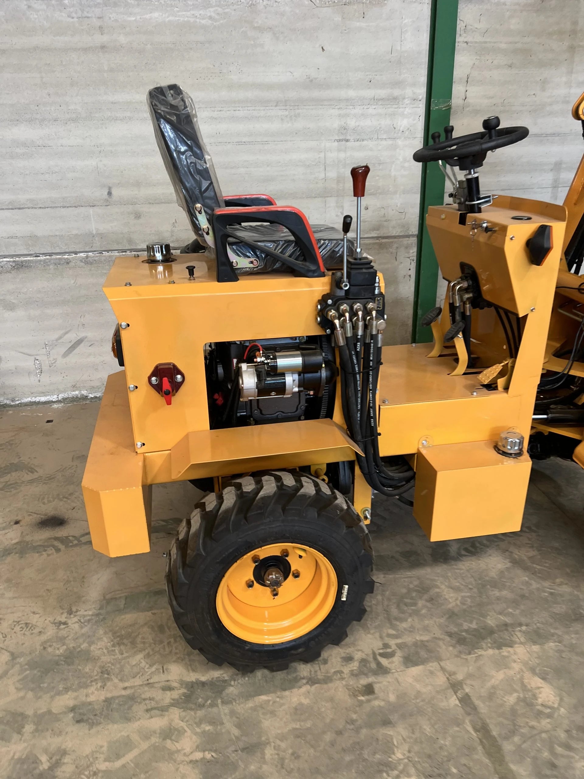Mini pala articolata 750 kg per cantieri e aziende agricole - immagine 21