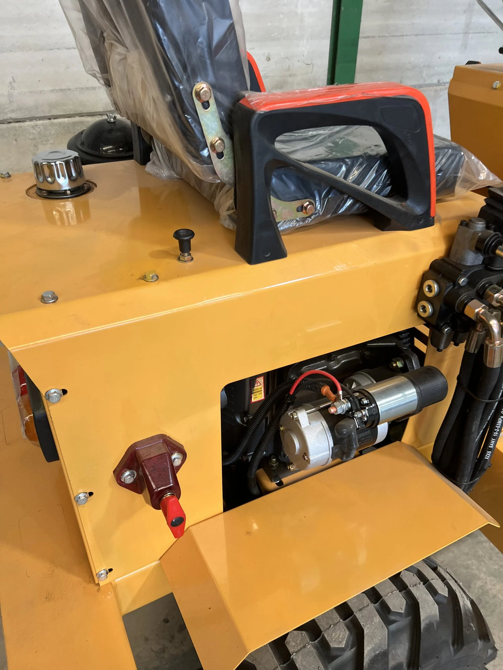 Mini pala articolata 750 kg per cantieri e aziende agricole - immagine 22