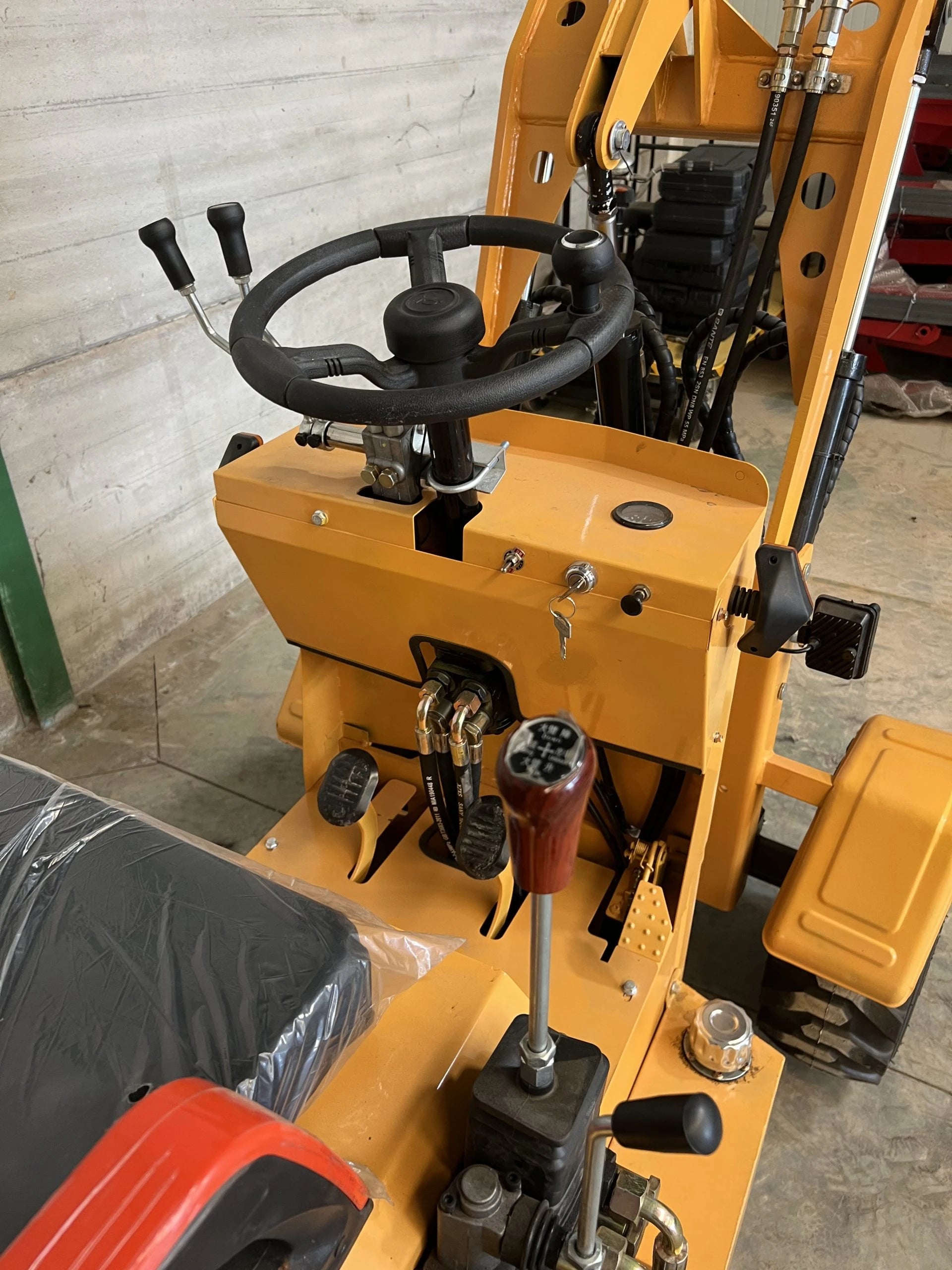 Mini pala articolata 750 kg per cantieri e aziende agricole - immagine 23