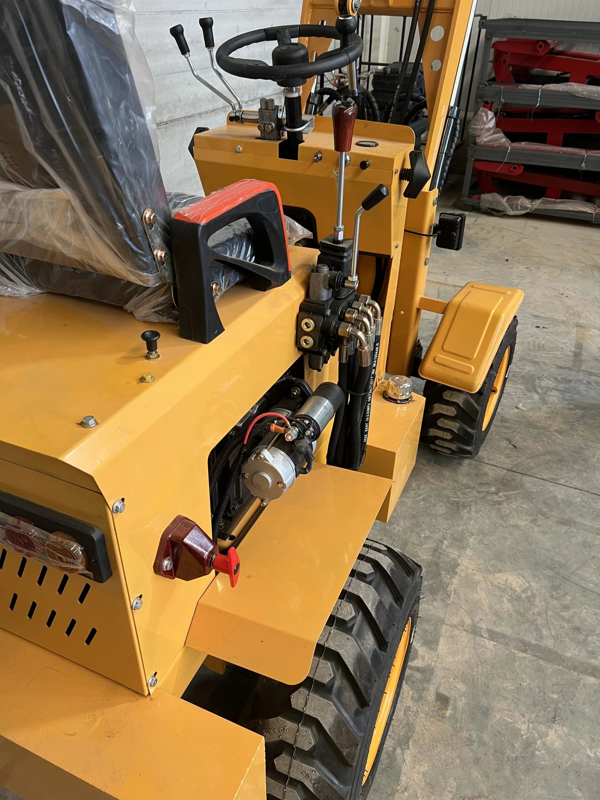 Mini pala articolata 750 kg per cantieri e aziende agricole - immagine 28