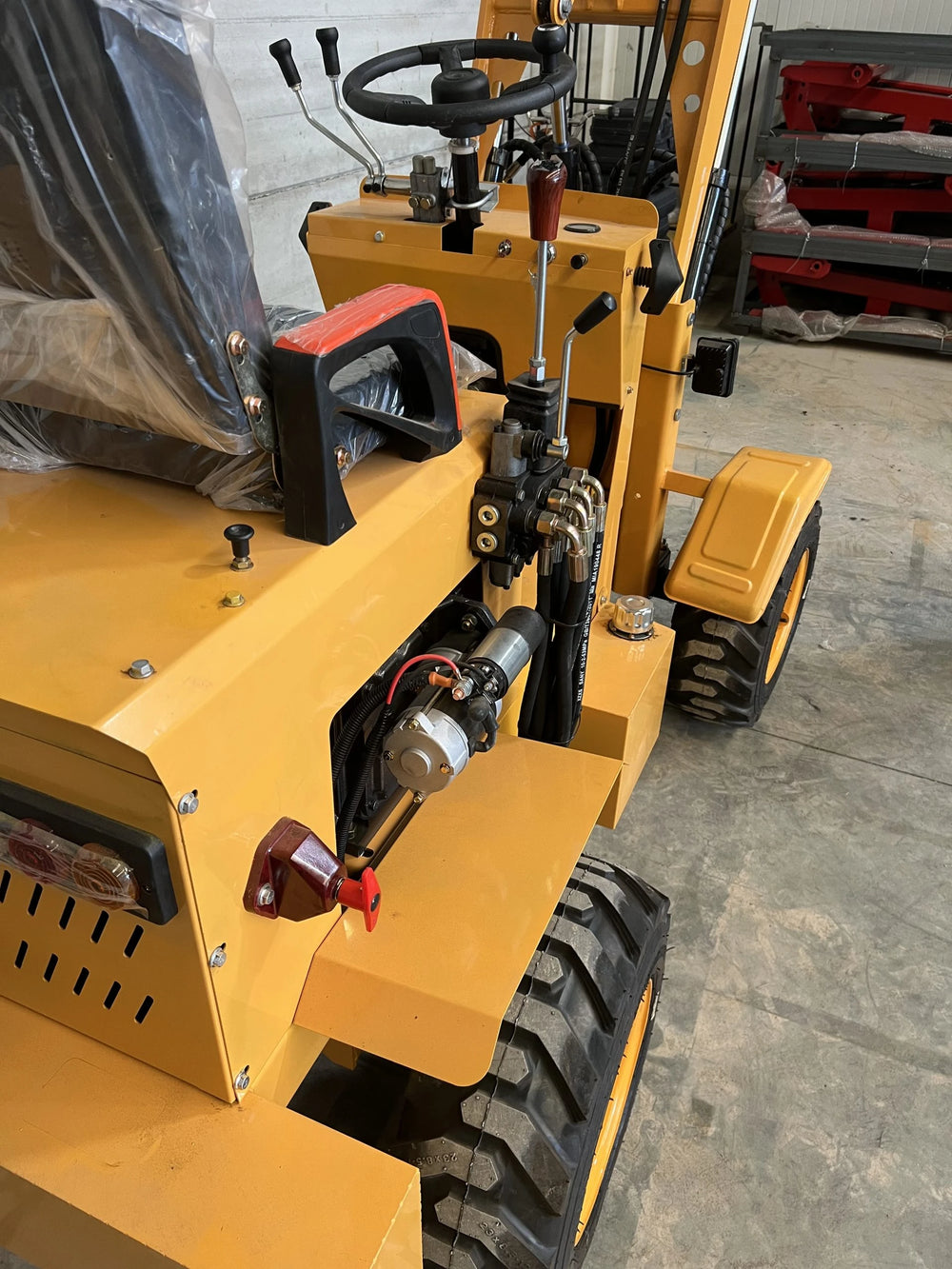 Mini pala articolata 750 kg per cantieri e aziende agricole - immagine 28