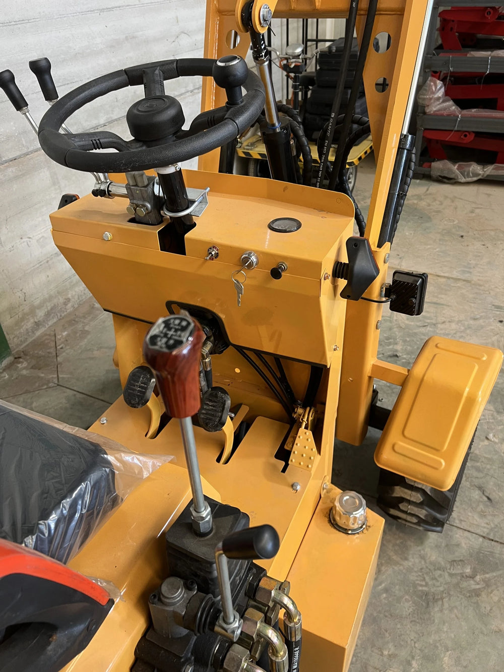 Mini pala articolata 750 kg per cantieri e aziende agricole - immagine 29