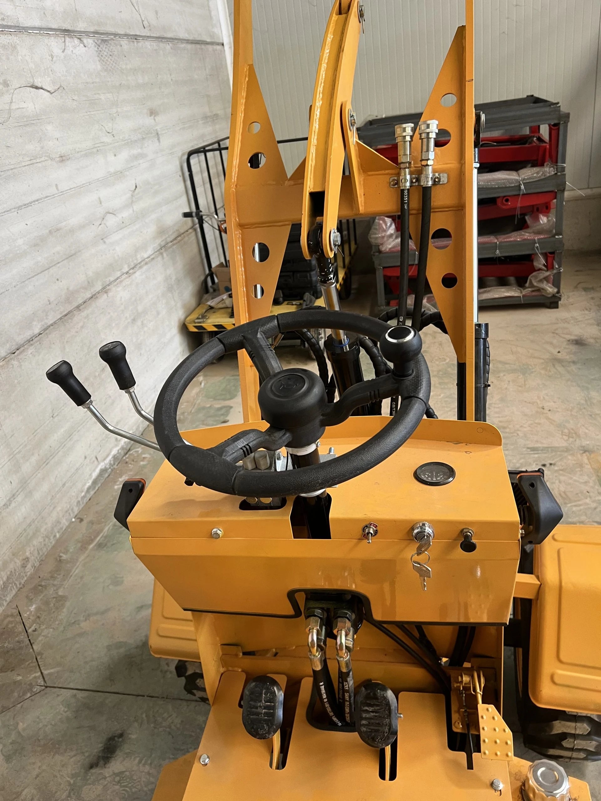 Mini pala articolata 750 kg per cantieri e aziende agricole - immagine 30