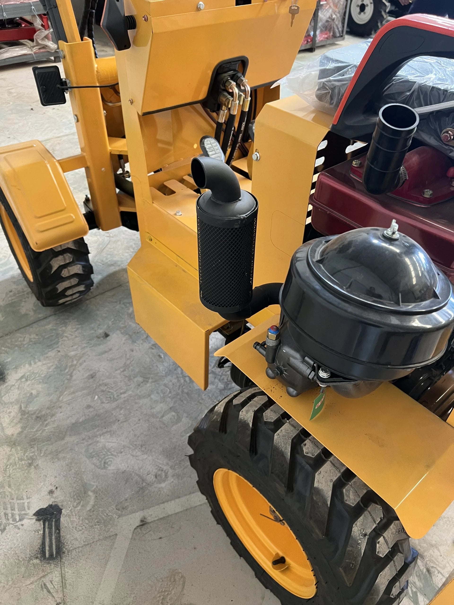 Mini pala articolata 750 kg per cantieri e aziende agricole - immagine 33