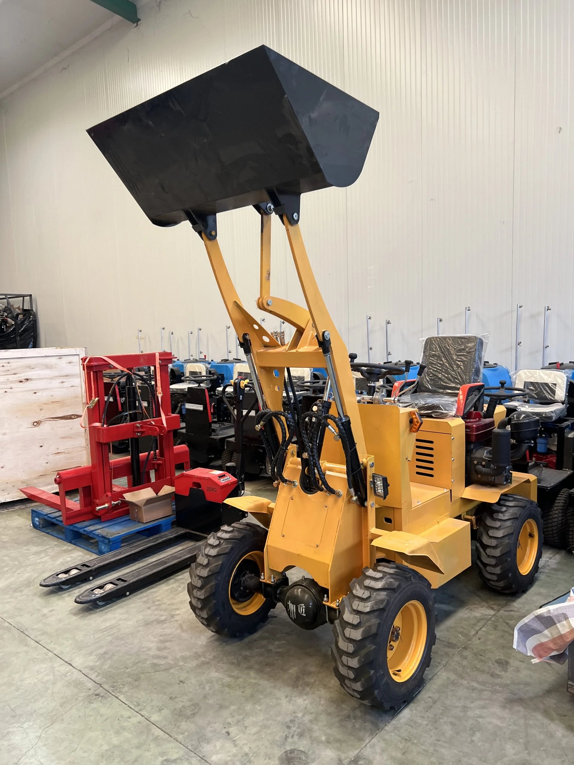 Mini pala articolata 750 kg per cantieri e aziende agricole - immagine 5