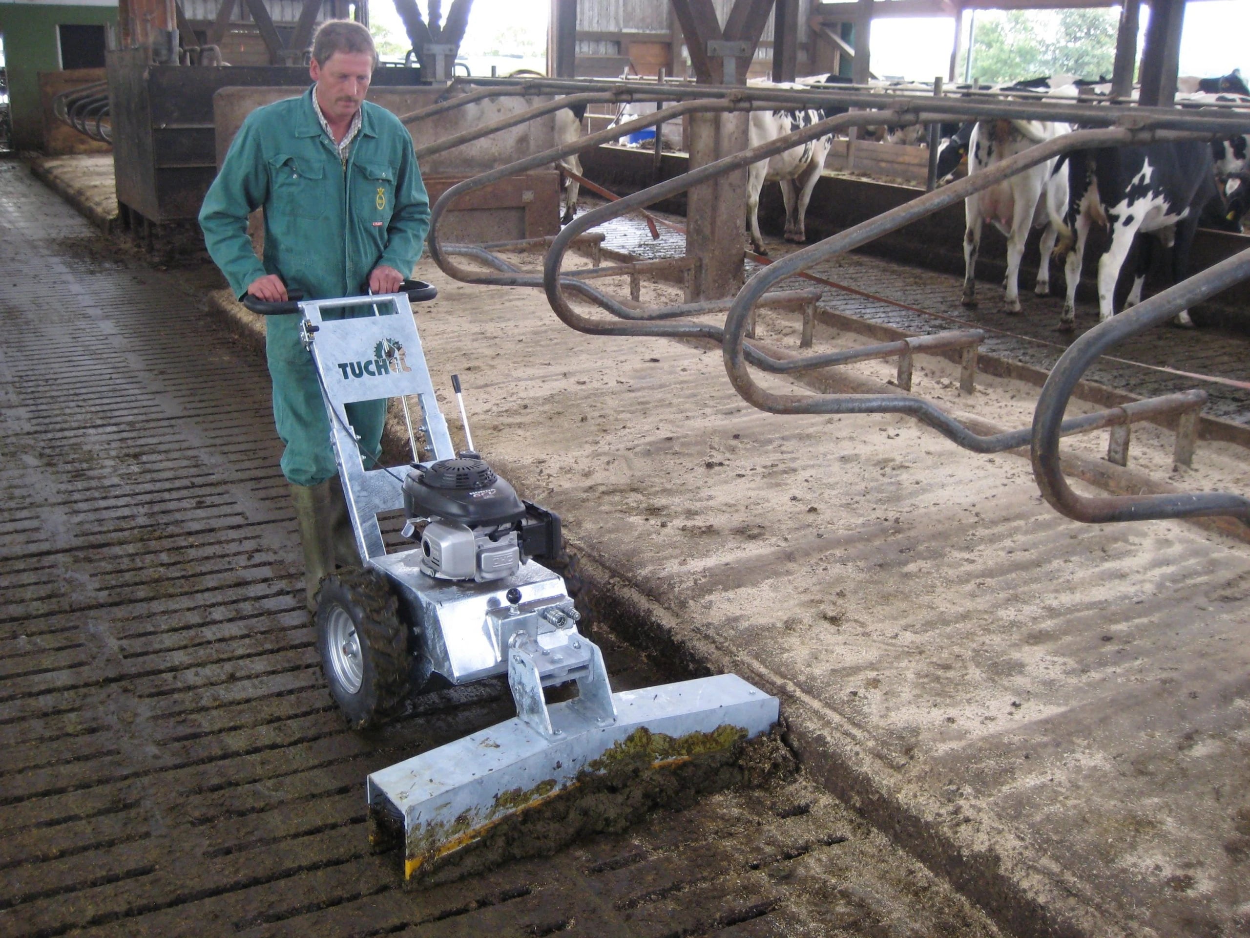 Spazzatrice Tuchel-Tool Farm-Clean per aziende agricole - immagine 2